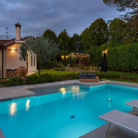 La Villanella 6, Emma Villa